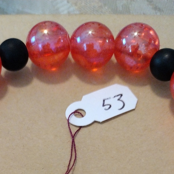 Artemis's Gems custom-made beaded bracelet with red and black beads - Picture 2 of 4